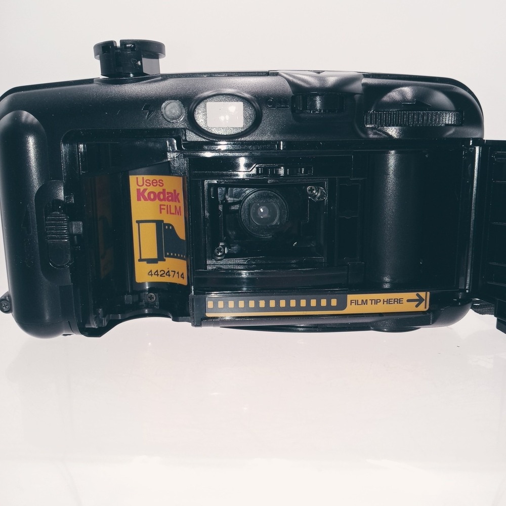 Kodak KB10 Point & Shoot Compact Film Camera 35mm Powers Up With Carrying Case - Picture 11 of 16